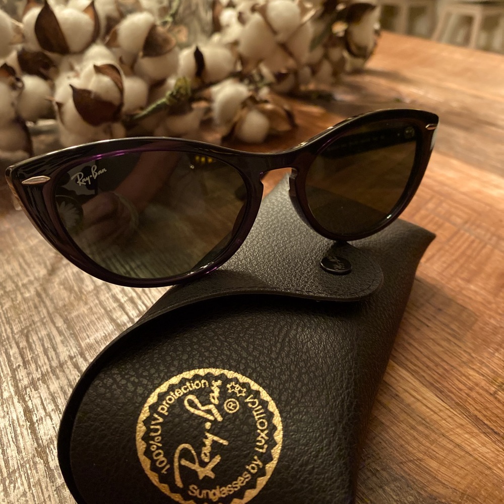 New, never worn Ray Ban‘